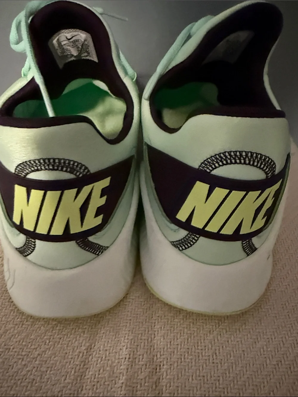Nike Men’s Mint Foam Ghost Green White Like New Sz 15 CT 3886-300